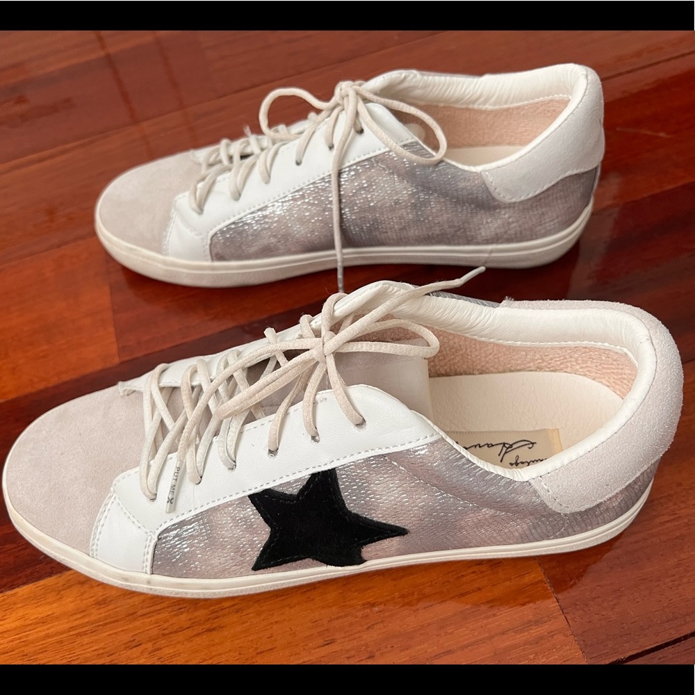 Vintage Havana silver snickers. Size 9.